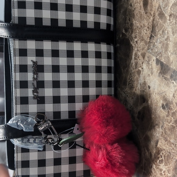Checkered Black & White Hand/ Shoulder Bag W/Red Keychain Betsey Johnson New - Picture 4 of 10